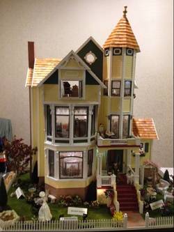 We are obsessed with these tiny things from the Seattle Miniature Show